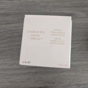 Charlotte Tilbury Magic Cream - Elegant White Packaging